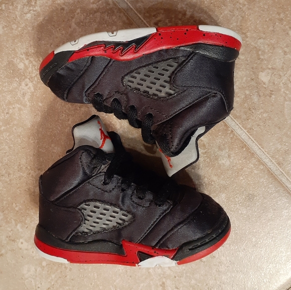 Air Jordan 5 Retro "Satin" Toddler Sneakers Sz. 5c - Picture 2 of 4